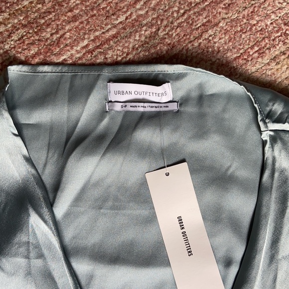 NWT Tie Front Crop Top - Picture 3 of 3